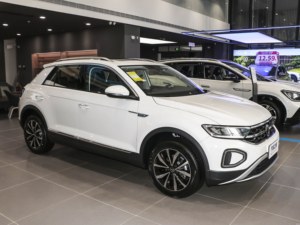 Volkswagen T-Roc SUV, Nuevo, Automático, Gasolina, <span class=keywords><strong>VW</strong></span> T-Roc, Volante a la Izquierda, Vehículo Usado en Stock - Product Image 4