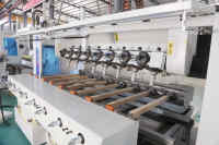 Tour et fraiseuse CNC automatique 5 axes Tonsing pour pieds de chaise en bois massif, haute précision (+-0,02 mm), puissance du broche 5,5 kW