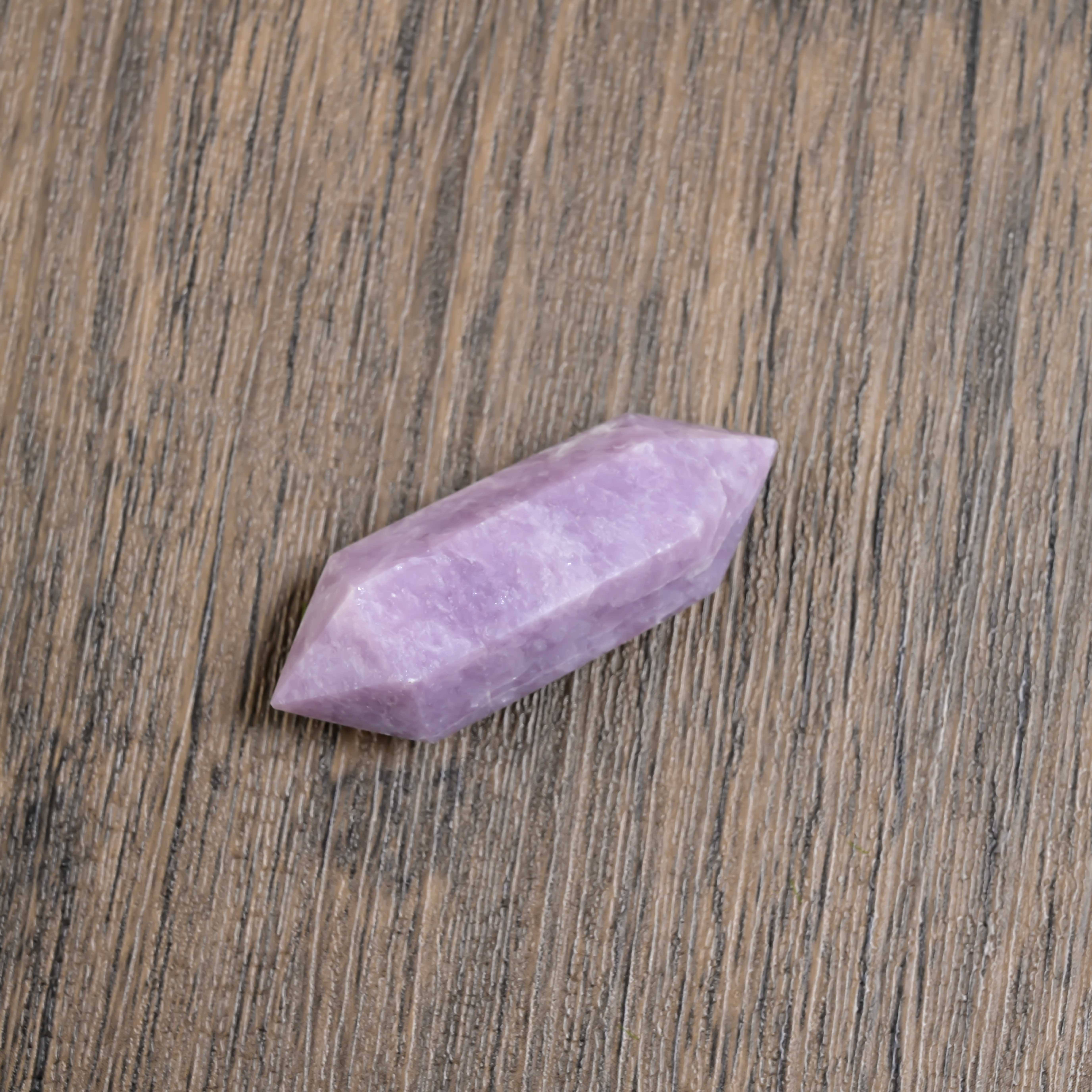 คริสตัลสีม่วงไลแลค