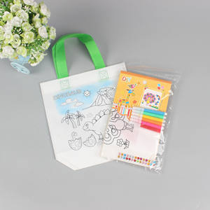 Vente chaude B662 bricolage peinture Graffiti coloré dessin animé conception <span class=keywords><strong>pas</strong></span> <span class=keywords><strong>cher</strong></span> Non-tissé sac fourre-tout cadeau pour faire du shopping - Product Image 1