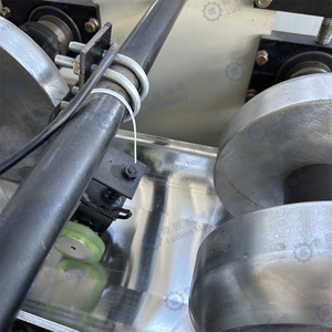 Machine de formage et de pliage de coudes de <span class=keywords><strong>gouttière</strong></span> d'évacuation d'eau, machine de fabrication de gouttières et de coudes pour conduites d'évacuation - Product Image 4