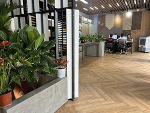 Produits de vente chaude 2025 Lvt Revêtement de sol Carrelage en vinyle de luxe à chevrons Usine du Viet Nam Vinyle de sol Spc 5mm 6mm 7mm - Product Image 5