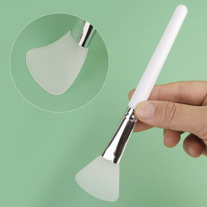 Petit <span class=keywords><strong>pinceau</strong></span> applicateur de <span class=keywords><strong>masque</strong></span> facial <span class=keywords><strong>en</strong></span> <span class=keywords><strong>silicone</strong></span> blanc, brosse de maquillage souple <span class=keywords><strong>en</strong></span> <span class=keywords><strong>silicone</strong></span>, <span class=keywords><strong>pinceau</strong></span> applicateur de <span class=keywords><strong>masque</strong></span> boueux à tête souple <span class=keywords><strong>en</strong></span> forme de couteau - Product Image 3