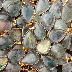 Pendentif goutte d'<span class=keywords><strong>eau</strong></span> en labradorite polie avec bordure en cuivre, collier goutte d'<span class=keywords><strong>eau</strong></span> en pierre de lune grise semi-<span class=keywords><strong>précieuse</strong></span>, vente en gros - Product Image 2