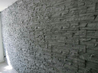 Pilier romain en travertin de pierre flexible de style moderne Décoration murale extérieure Résistant à la chaleur Carreaux en argile douce imperméables MCM Hôtel