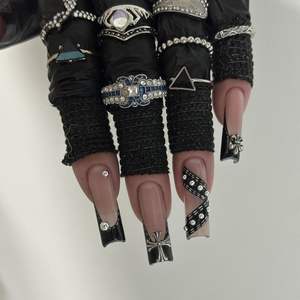Uñas Postizas Hechas a Mano de Lunanail, Diseño de Uñas Francesas Cruzadas Estilo Punk Oscuro, Uñas Postizas de ABS Hechas a Mano, Modernas - Product Image 1