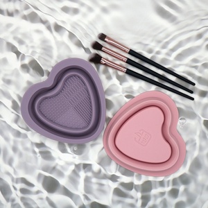 Bol de nettoyage pliable en silicone en forme de cœur pour pinceaux de maquillage, houppettes et éponges de beauté, outil de nettoyage cosmétique - Product Image 2