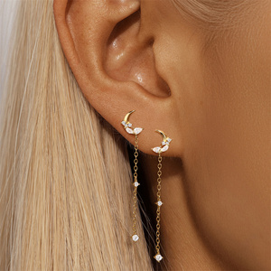Joyería de Moda, Pendientes Elegantes de Plata de Ley 925 con Perlas Únicas e Incrustaciones de Circonita Irregular - Product Image 4