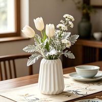 Vase en céramique artisanal minimaliste moderne, objet décoratif pour fleurs séchées ou cultivées en hydroponie/aération, idéal pour la décoration de maisons, hôtels et gîtes.