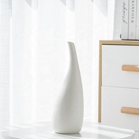 Ensemble de 3 vases en céramique blanche minimaliste moderne pour le bureau, le mariage ou la décoration de la salle, ornement de table en porcelaine pour les fleurs fraîches, bouteille