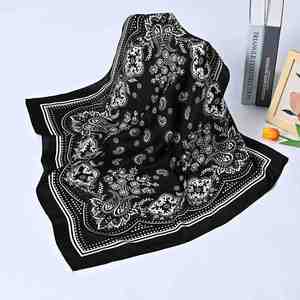 Écharpe imprimée pour femme, motifs inspirés d'œuvres d'art uniques, douce au toucher et polyvalente pour toutes les occasions - Product Image 5