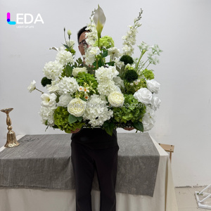 Centro de Mesa Floral Artificial LEDA Blanco y Verde, Arreglo Floral de Hortensias y Lirios Calla para Decoración de Eventos y Bodas - Product Image 2