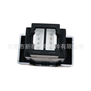 Chargeur de voiture PD USB Type C à charge rapide 12-24V QC3.0 à clipser Type NT-P-2012A-A - Product Image 1