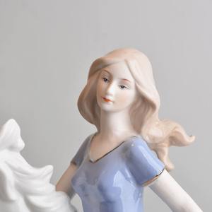Décorations créatives pour la maison en céramique Figurine de fille d'équitation en porcelaine européenne Cadeau de mariage élégant Cadeaux de décoration pour la maison - Product Image 4