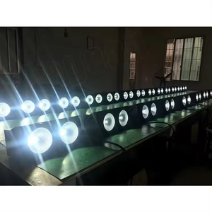 Nouveauté 200w RGBW Audience Light Cob Led Blinder Light pour Studio Party - Product Image 2