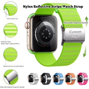 Correa de Reloj Deportiva de Nailon Trenzado Ajustable con Hebilla Magnética y Banda Reflectante para Apple Watch - Product Image 1