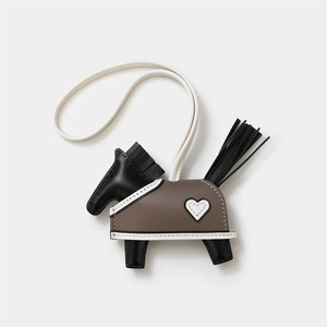 Novedad 2026: Lindos dijes de caballo pequeño y <span class=keywords><strong>pony</strong></span>, colgantes para bolso, decoración para llaves de coche, dijes de corazón para bolso hechos a mano y cosidos a mano - Product Image 2