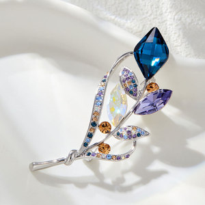 Crystal Botanical Brooch Women's Zinc Alloy Flower Shape Party Jewelry Claw Setting XC06980 - Product Image 1
