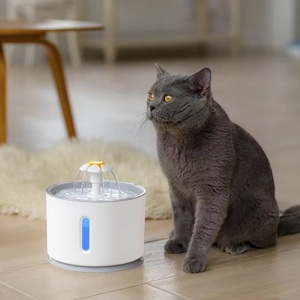 Linda fuente de agua eléctrica automática con LED y USB de 2.4L para gatos, dispensador silencioso para perros, bebedero y comedero para mascotas. - Product Image 6