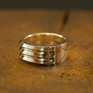 Fedi nuziali a piramide F569 in acciaio inossidabile, anelli moderni unisex per matrimoni. - Product Image 4