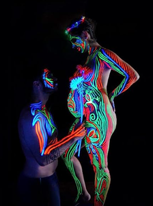 Maquillaje fiesta <span class=keywords><strong>Halloween</strong></span> pigmento orgánico agua activado negro brillo en la oscuridad Aqua basado UV neón negro luz cara cuerpo pintura Kit - Product Image 5