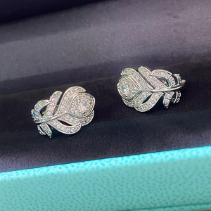 Orecchini con micro pavé di zirconi a forma di fiore di rosa per donna, gioielli eleganti e scintillanti - Product Image 1
