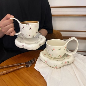 Tasses en céramique irrégulières faites à la main de style coréen et assiette en céramique en forme de fleur – Ensemble de tasses et d'assiettes pour le thé de l'après-midi - Product Image 6