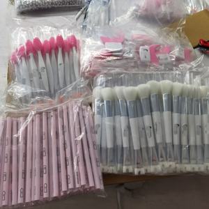 Pennello <span class=keywords><strong>per</strong></span> cipria soffice a doppio lato pennello piatto a forma di U <span class=keywords><strong>per</strong></span> pennello <span class=keywords><strong>per</strong></span> contorno Duo di precisione <span class=keywords><strong>per</strong></span> contorno <span class=keywords><strong>crema</strong></span> <span class=keywords><strong>per</strong></span> il naso - Product Image 6