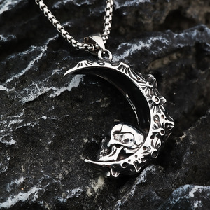 Collar con colgante de calavera y luna de acero inoxidable para hombre, diseño geométrico asimétrico para combinar con ropa, de Yunnique - Product Image 1