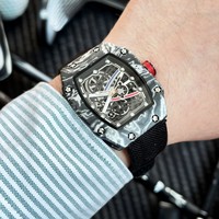 Montre de sport haut de gamme pour homme à mouvement à quartz, boîtier en alliage de fibre de carbone ultra-fin de forme tonneau, bracelet en toile lumineux, étanche 30M