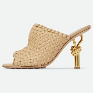 Moda estiva da donna irregolare in metallo <span class=keywords><strong>tacchi</strong></span> alti con punta quadrata <span class=keywords><strong>intrecciati</strong></span> scarpe con tacco basso bottone per ragazze piccanti all'aperto - Product Image 2