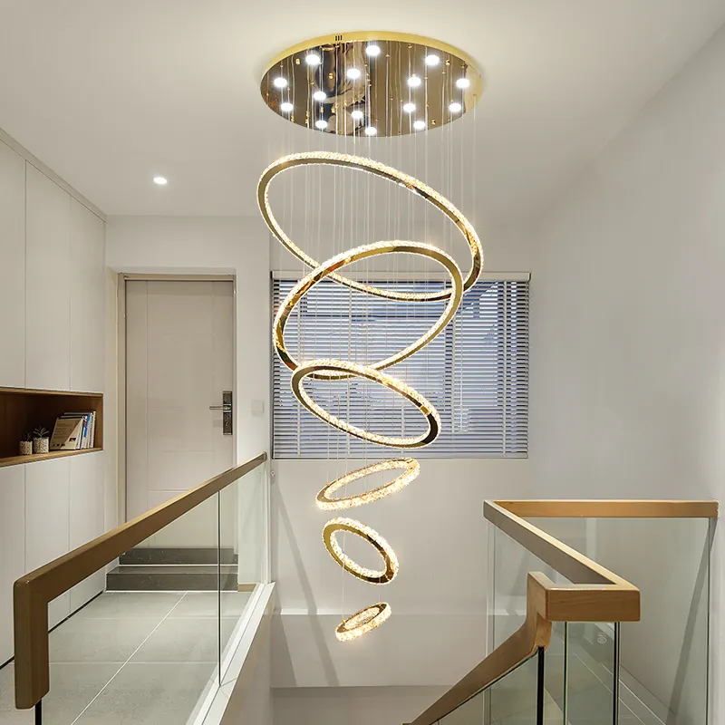 लक्जरी विला निलंबित ऊंची छत प्रकाश स्थिरता आधुनिक अटारी गोल्ड क्रिस्टल रिमोट कंट्रोल समायोज्य लंबी सीढ़ी रोशनी