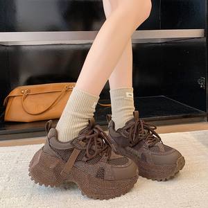 Chaussures pour femmes Printemps-Été Nouvelle Collection Entièrement ornées de strass Lacets Semelle épaisse EVA Rehaussement de hauteur Respirantes Décontractées Rétro - Product Image 1