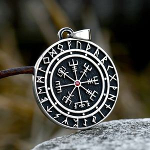 Colgante personalizado con cabeza de lobo Yunnique, acero inoxidable 316L, incrustaciones de cristal rojo, impermeable, estilo vintage, hipoalergénico, para hombre. - Product Image 5