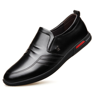 Mocasines de cuero negros sin cordones, zapatos informales de suela suave para hombre, estilo británico, diseño cómodo y a la moda - Product Image 5