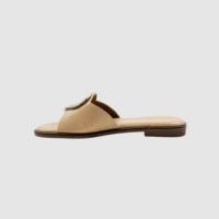 Sandales plates à bout ouvert pour femmes, avec boucles métalliques rondes, légères, respirantes et confortables, à enfiler, pour l'extérieur et l'intérieur