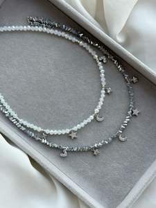 Collar de Cuentas de Cristal Transparente Facetado, Hecho a Mano, Personalizado, con Dije Dorado, Joyería Minimalista para Mujer - Product Image 6