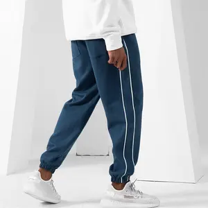 Celana Jogger Streetwear, Celana Lari Kasual Katun dan Poliester Bernapas Warna Solid Garis Samping