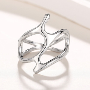 Anello Minimalista Stile Tech Unisex, Gioiello da Dito alla Moda per Uomo e Donna, Uso Quotidiano - Product Image 5