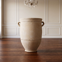 Grand vase de sol antique rustique en céramique terracotta avec doubles poignées et décoration en corde, poterie en argile beige sable