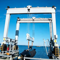 Elevador de Barcos Móvil de 25 Toneladas, Modelo Industrial, a Diésel, para Operaciones de Marina en Yates Medianos