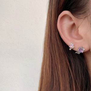 ต่างหูแบบติดหูรูปดาวประดับเพชรคิวบิกเซอร์โคเนียสีชมพู ดีไซน์น่ารัก ชุบทอง 18k สำหรับผู้หญิง ประจำฤดูร้อนปี 2025 - Product Image 4