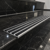Profilé de marche d'escalier en aluminium commercial moderne, toutes longueurs, pour extérieur, avec finition abrasive de sécurité