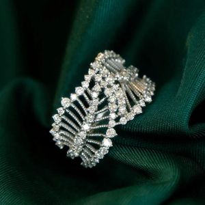 Bague de luxe Xinfly en or véritable 18 carats et diamant naturel 0,65 carat, style feuille, bijoux raffinés pour les soirées féminines - Product Image 1