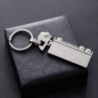 Porte-clés miniatures en alliage métallique en forme de camion long avec logo personnalisé pour les cadeaux d'entreprise, porte-clés personnalisé pour souvenir