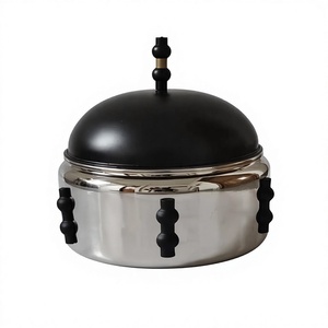 Plat à réchaud rond noir et or avec couvercle en dôme, chauffe-plats pour buffet, idéal pour l'hôtellerie, la restauration, les banquets et les événements - Product Image 2