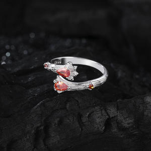 Anillo de bodas Chapado en platino para mujer, anillo abierto Chapado en plata de ley, garra de León, textura de circón rojo para mujer - Product Image 3