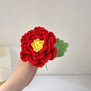 Bouquet de pivoines en coton crocheté à la main de qualité supérieure - Artisanat romantique et rêveur pour la Saint-Valentin et Noël - Product Image 1