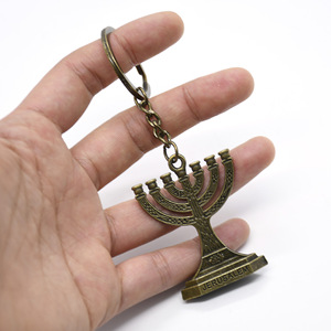 Llavero de Metal con Forma de Menorah, Latón, Diseño 3D en Relieve, Regalo de Jerusalén, Joyería - Product Image 3