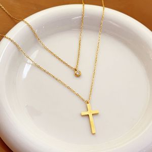 Collar de Doble Cruz a la Moda - Acero Inoxidable Chapado en Oro de 18K con Circonita, Simple y Versátil para Mujer, Usable de Múltiples Formas - Product Image 1